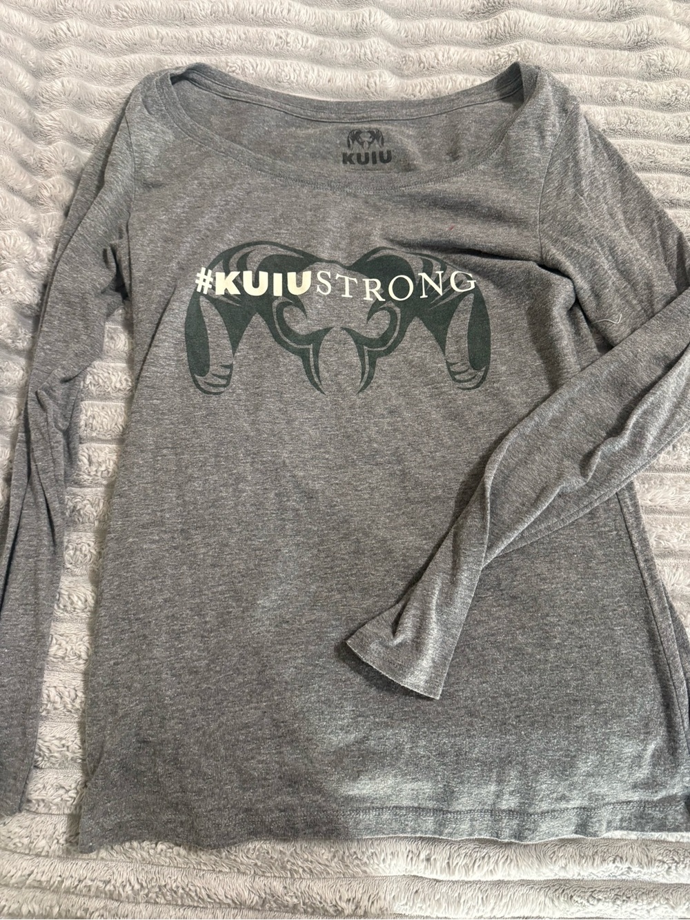 KUIU Women's Long Sleeve Tee in Gray with #KUIUSTRONG Logo